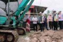 Gubernur Lampung Rahmat Mirzani Djausal turun langsung meninjau lokasi pembangunan ruas jalan Kasui–Air Ringkih di Kabupaten Way Kanan pada Rabu (8/4/2026) | Foto: Ist.
