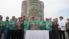 Menteri Perumahan dan Kawasan Permukiman (PKP), Maruarar Sirait, bersama Gubernur Lampung, Rahmat Mirzani Djausal, menghadiri kegiatan penanaman sejuta pohon | Foto: Ist.