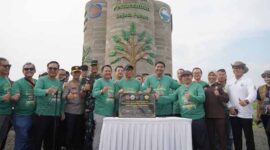 Menteri Perumahan dan Kawasan Permukiman (PKP), Maruarar Sirait, bersama Gubernur Lampung, Rahmat Mirzani Djausal, menghadiri kegiatan penanaman sejuta pohon | Foto: Ist.