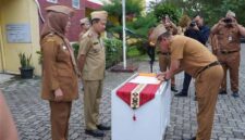 Penandatanganan Pakta Integritas oleh Marindo Kurniawan bersama Kepala BKD Provinsi Lampung, Rendi Riswandi | Foto: Ist.