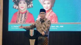 Gubernur Lampung, Rahmat Mirzani Djausal menghadiri peringatan Hari Pendidikan Nasional (Hardiknas) bertema “Cawo Bubalah Lampung” yang digelar Mighrul Lappung Bersatu di Balai Keratun, Jumat (22/5/2026) | Foto: Ist.