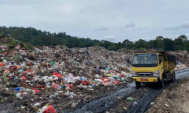 Sampah di TPA Bakung menggunung | Foto: KONSENTRIS.ID/Derri Nugraha