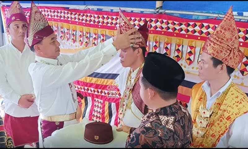 Pemberian gelar adat Lampung | Foto: Ist.