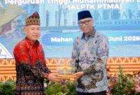 Gubernur Lampung Rahmat Mirzani Djausal menyambut jajaran pengurus pusat dan daerah Persyarikatan Muhammadiyah dalam jamuan di Mahan Agung, Kamis (25/6/2026) | Foto: Ist.