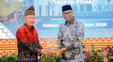 Gubernur Lampung Rahmat Mirzani Djausal menyambut jajaran pengurus pusat dan daerah Persyarikatan Muhammadiyah dalam jamuan di Mahan Agung, Kamis (25/6/2026) | Foto: Ist.