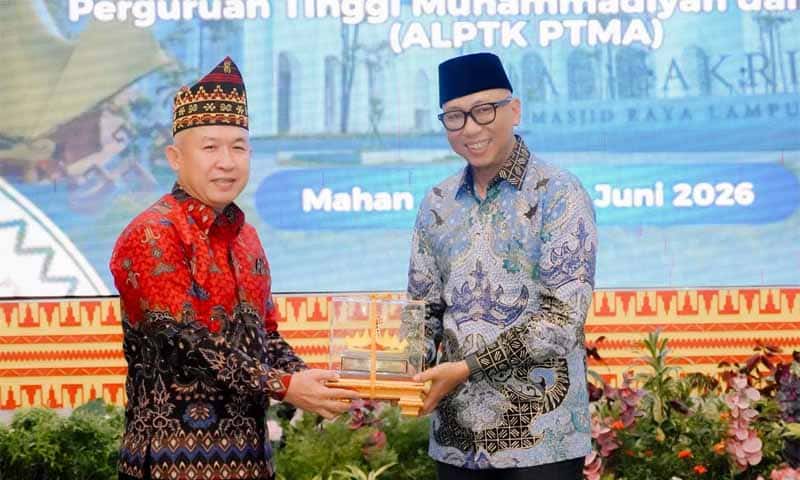 Gubernur Lampung Rahmat Mirzani Djausal menyambut jajaran pengurus pusat dan daerah Persyarikatan Muhammadiyah dalam jamuan di Mahan Agung, Kamis (25/6/2026) | Foto: Ist.