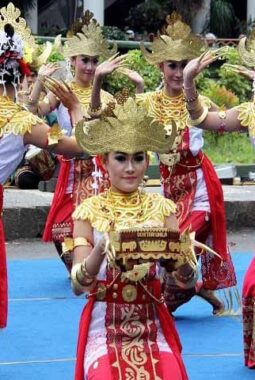 Tari Sigeh Pengunten: Sejarah, Makna, dan Filosofi Tarian Penyambutan Khas Lampung