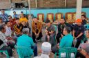 Gubernur Lampung, Rahmat Mirzani Djausal saat berdialog dengan petani di Pekon Sumber Agung, Jumat (14/8/2026) | Foto: Ist.